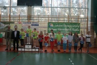 Cała drużyna dziewczyn wraz ze zwyciężczynami w towarzystwie opiekunów