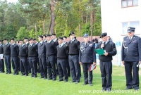 Przedstawiciele straży przemawiaja do uczestników zawodów